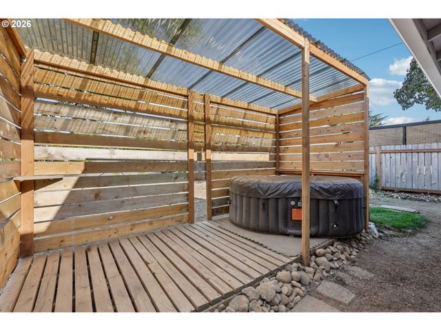 8318 Se KNAPP St, Portland, OR 97266