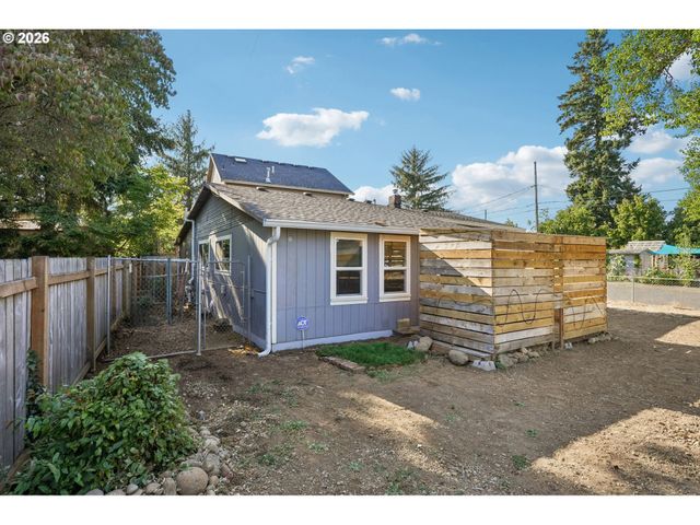8318 Se KNAPP St, Portland, OR 97266