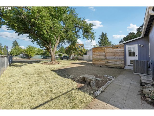 8318 Se KNAPP St, Portland, OR 97266