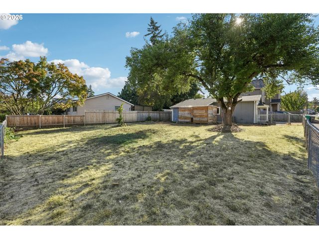 8318 Se KNAPP St, Portland, OR 97266