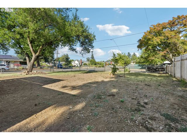 8318 Se KNAPP St, Portland, OR 97266