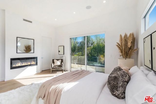 8932 Dorrington Avenue, Los Angeles, CA 90048