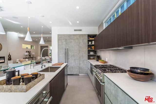 8932 Dorrington Avenue, Los Angeles, CA 90048
