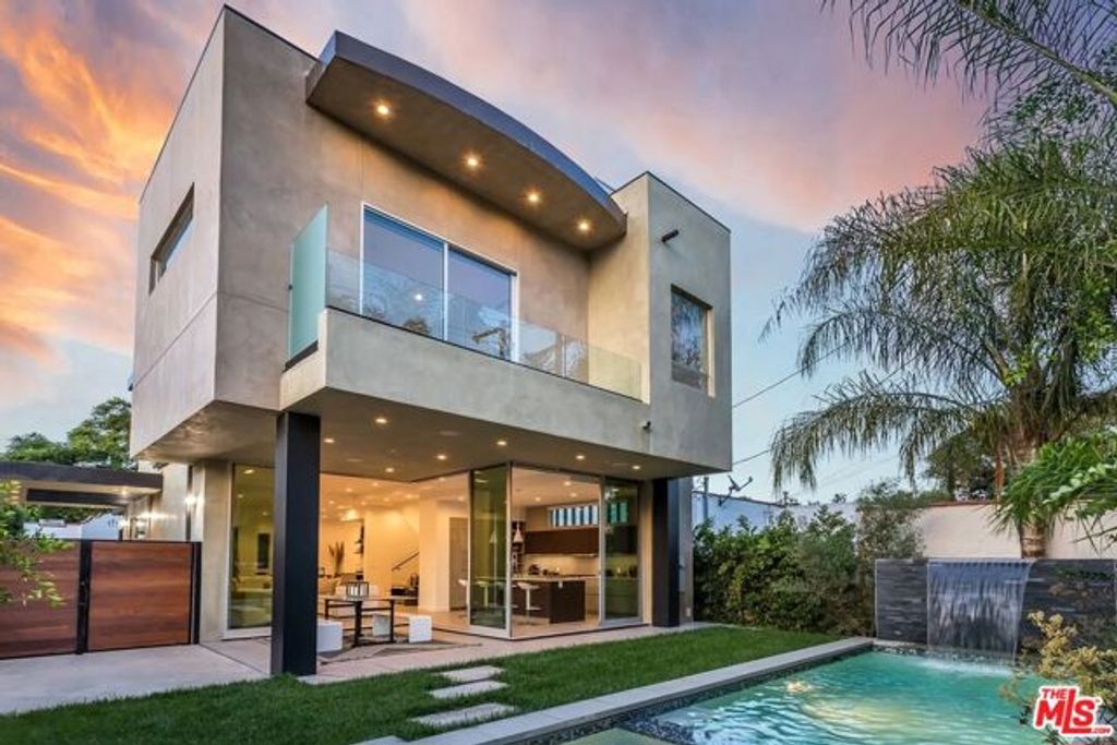 8932 Dorrington Avenue, Los Angeles, CA 90048