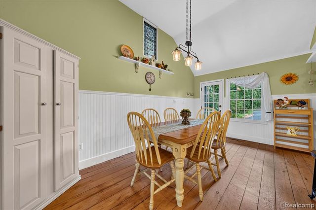21125 Thorofare Road, Grosse Ile, MI 48138