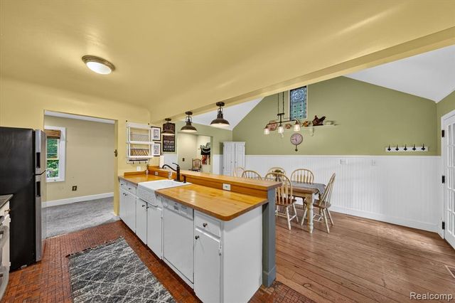 21125 Thorofare Road, Grosse Ile, MI 48138