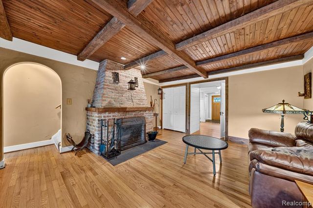 21125 Thorofare Road, Grosse Ile, MI 48138