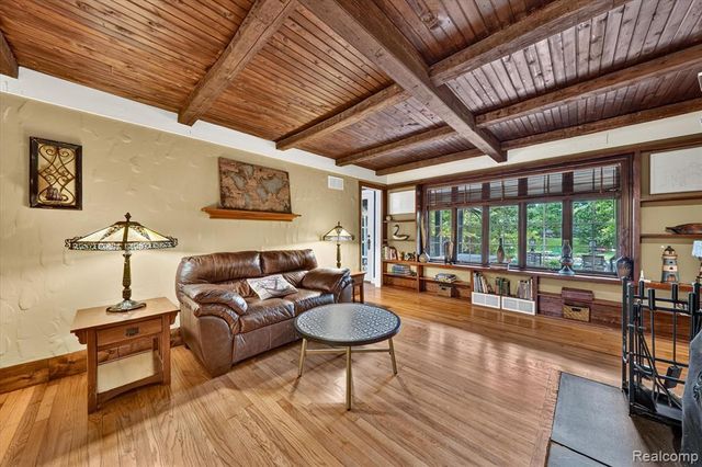 21125 Thorofare Road, Grosse Ile, MI 48138