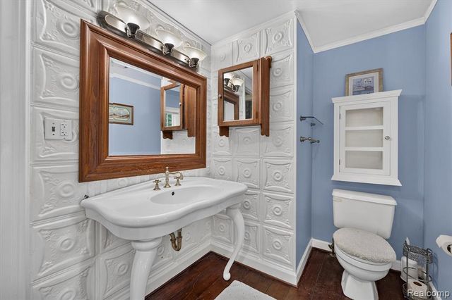 21125 Thorofare Road, Grosse Ile, MI 48138