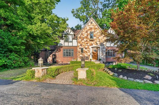 21125 Thorofare Road, Grosse Ile, MI 48138