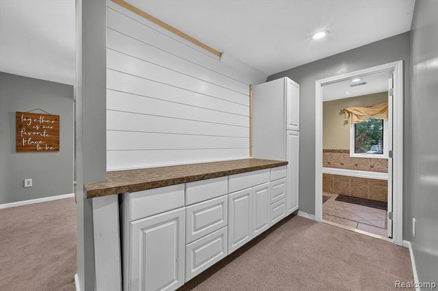 21125 Thorofare Road, Grosse Ile, MI 48138