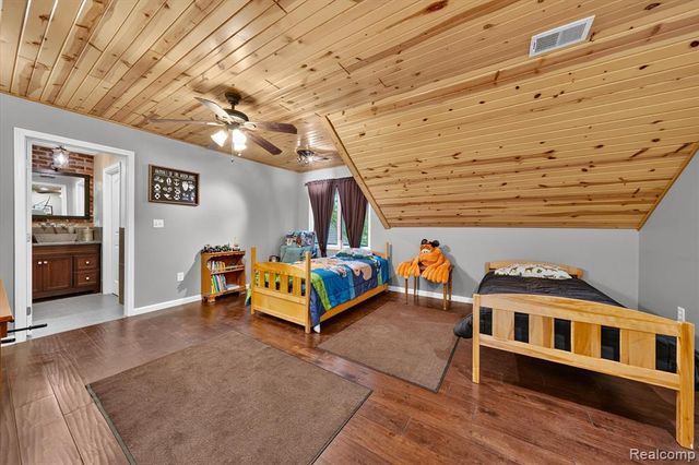 21125 Thorofare Road, Grosse Ile, MI 48138