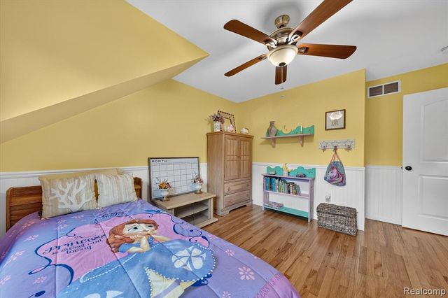 21125 Thorofare Road, Grosse Ile, MI 48138