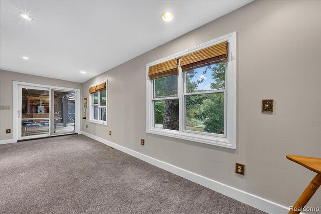 21125 Thorofare Road, Grosse Ile, MI 48138