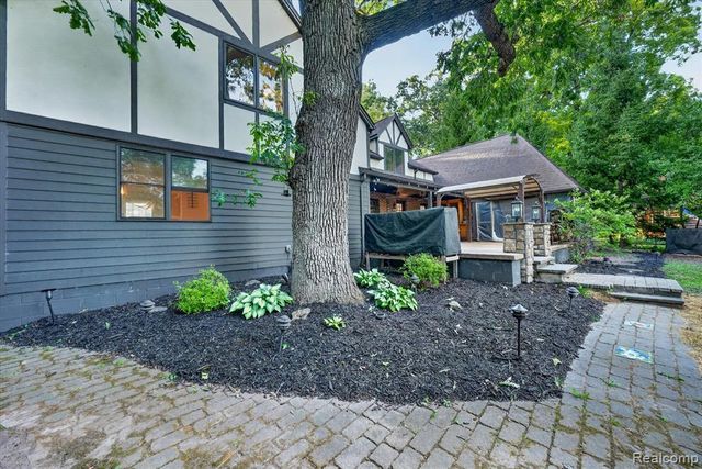 21125 Thorofare Road, Grosse Ile, MI 48138