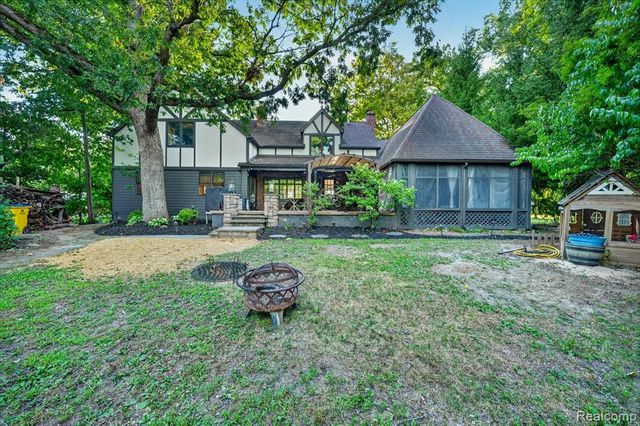 21125 Thorofare Road, Grosse Ile, MI 48138