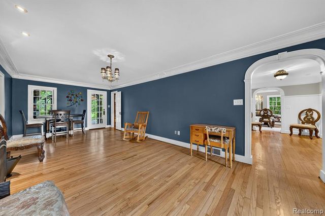 21125 Thorofare Road, Grosse Ile, MI 48138