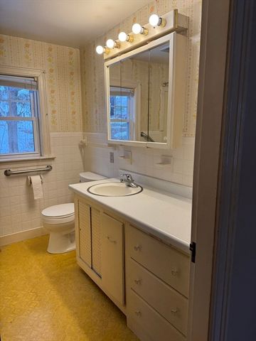 8 South Terrace, Auburn, MA 01501