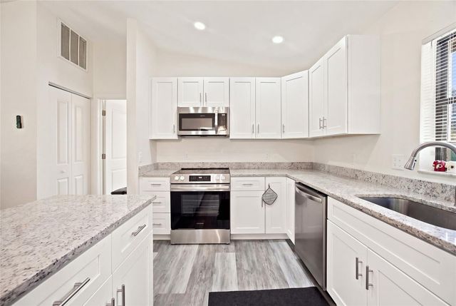 105 E HARVARD STREET, Inverness, FL 34452