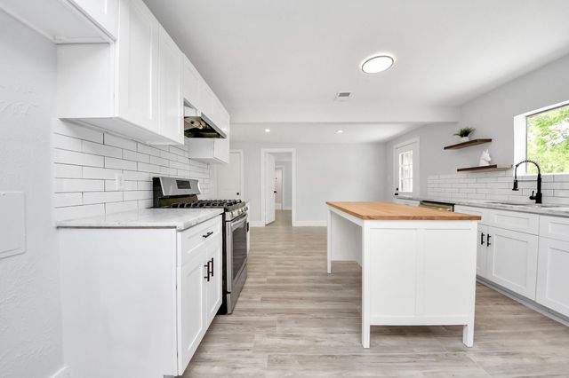 503 Schilling Street, Baytown, TX 77520