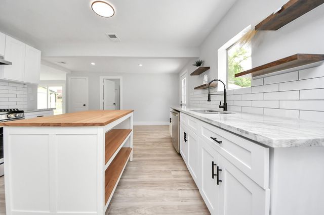 503 Schilling Street, Baytown, TX 77520