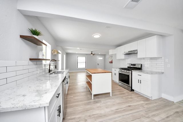 503 Schilling Street, Baytown, TX 77520