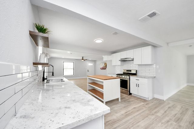 503 Schilling Street, Baytown, TX 77520