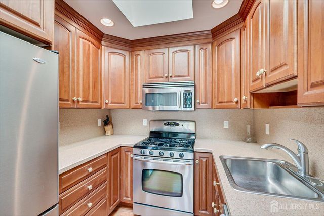48 Frost Avenue, Edison, NJ 08820
