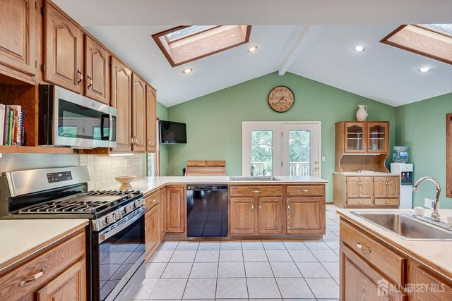 48 Frost Avenue, Edison, NJ 08820