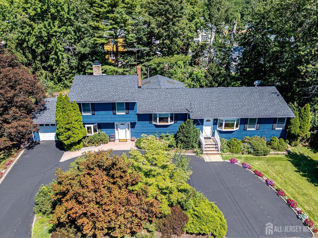48 Frost Avenue, Edison, NJ 08820