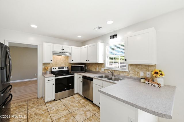 111 Skipping Stone Lane, Jacksonville, NC 28546