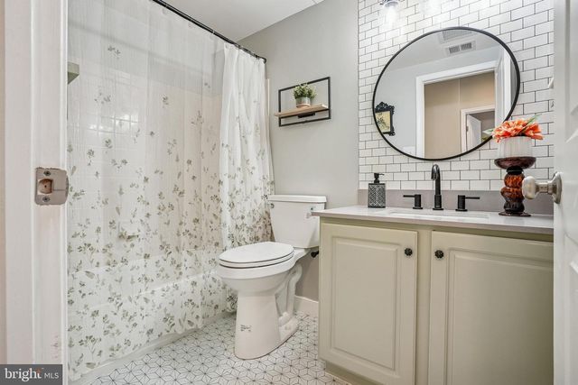 7706 CEDAR BRANCH DR, Gainesville, VA 20155