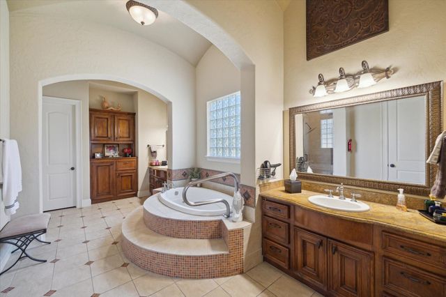 53 New Oak Trail, Humble, TX 77346
