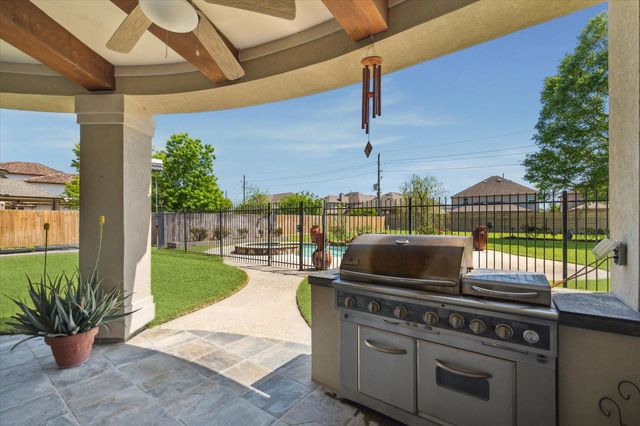 53 New Oak Trail, Humble, TX 77346
