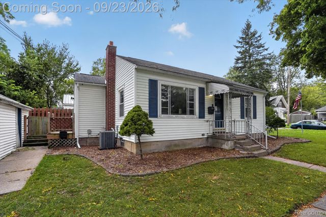 719 Poxson Avenue, Lansing, MI 48910