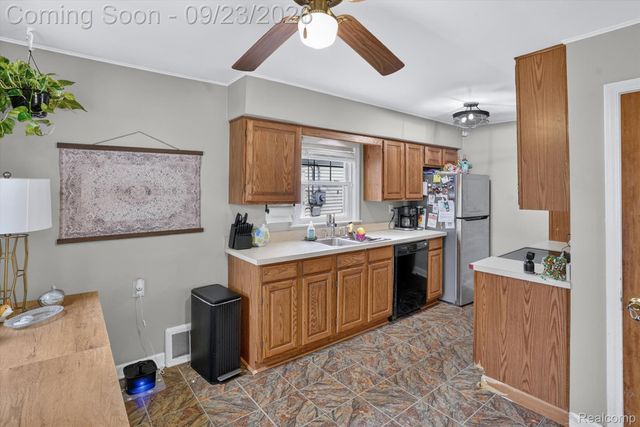 719 Poxson Avenue, Lansing, MI 48910