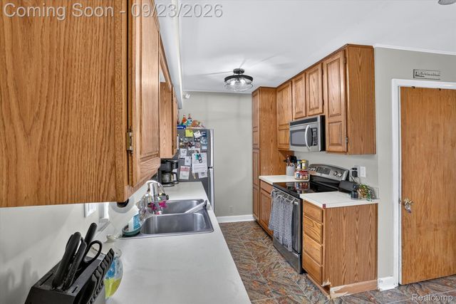 719 Poxson Avenue, Lansing, MI 48910