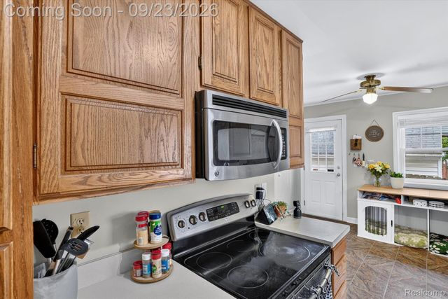 719 Poxson Avenue, Lansing, MI 48910