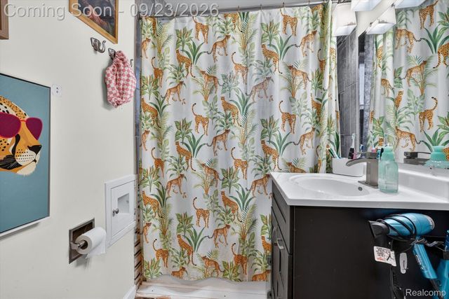 719 Poxson Avenue, Lansing, MI 48910