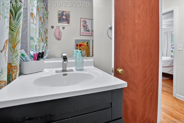 719 Poxson Avenue, Lansing, MI 48910