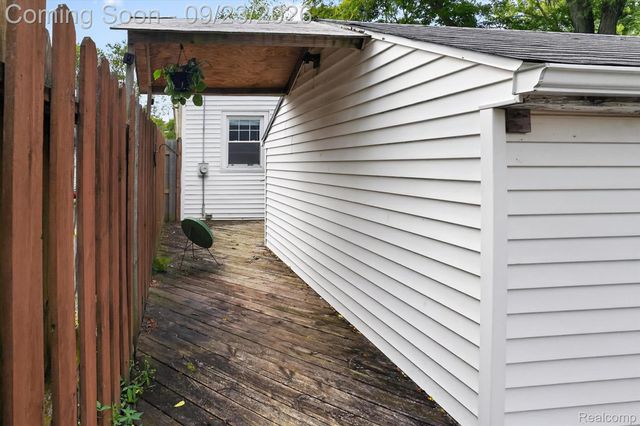719 Poxson Avenue, Lansing, MI 48910