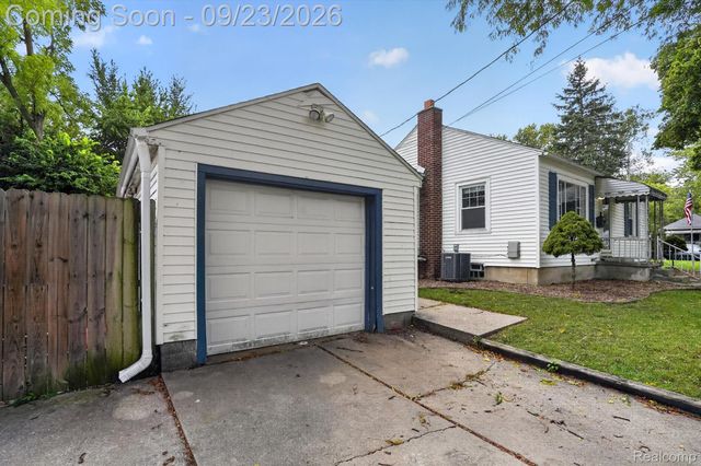 719 Poxson Avenue, Lansing, MI 48910