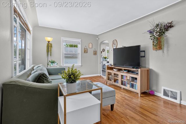 719 Poxson Avenue, Lansing, MI 48910