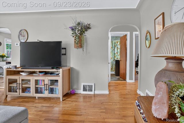 719 Poxson Avenue, Lansing, MI 48910