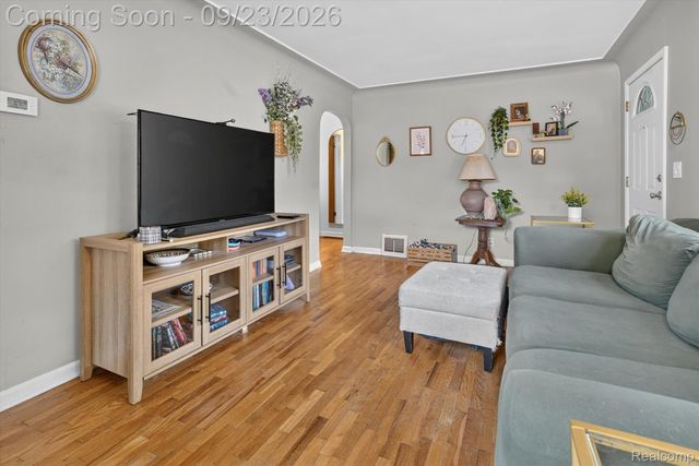 719 Poxson Avenue, Lansing, MI 48910