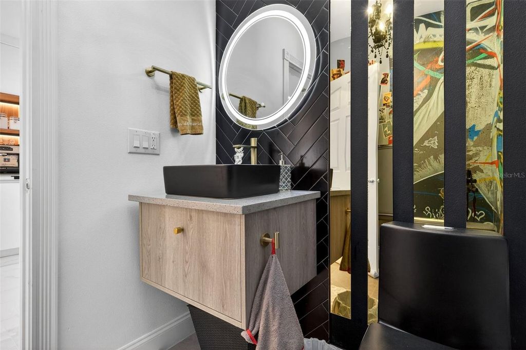 Image 21 of property listing at 11963 JAMES BAY DRIVE, Orlando, FL 32827