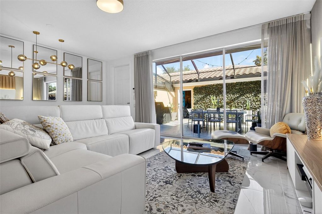 Image 24 of property listing at 11963 JAMES BAY DRIVE, Orlando, FL 32827