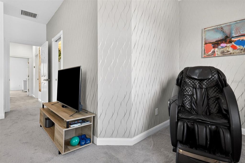 Image 37 of property listing at 11963 JAMES BAY DRIVE, Orlando, FL 32827