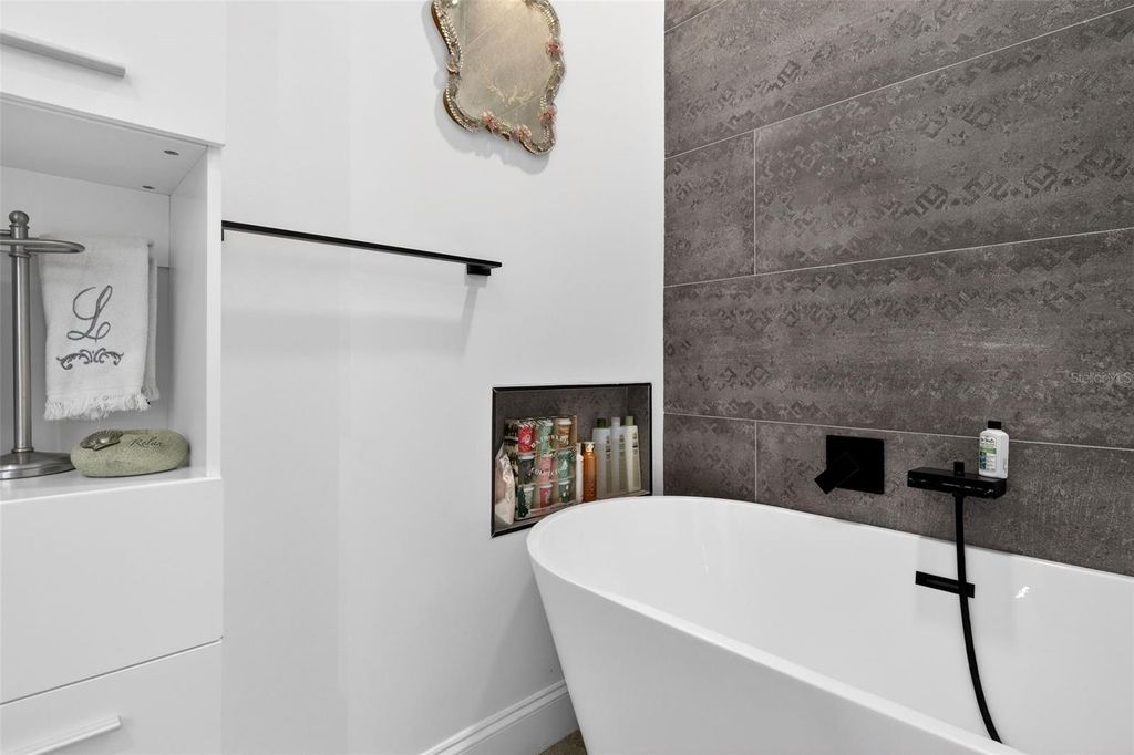 Image 44 of property listing at 11963 JAMES BAY DRIVE, Orlando, FL 32827