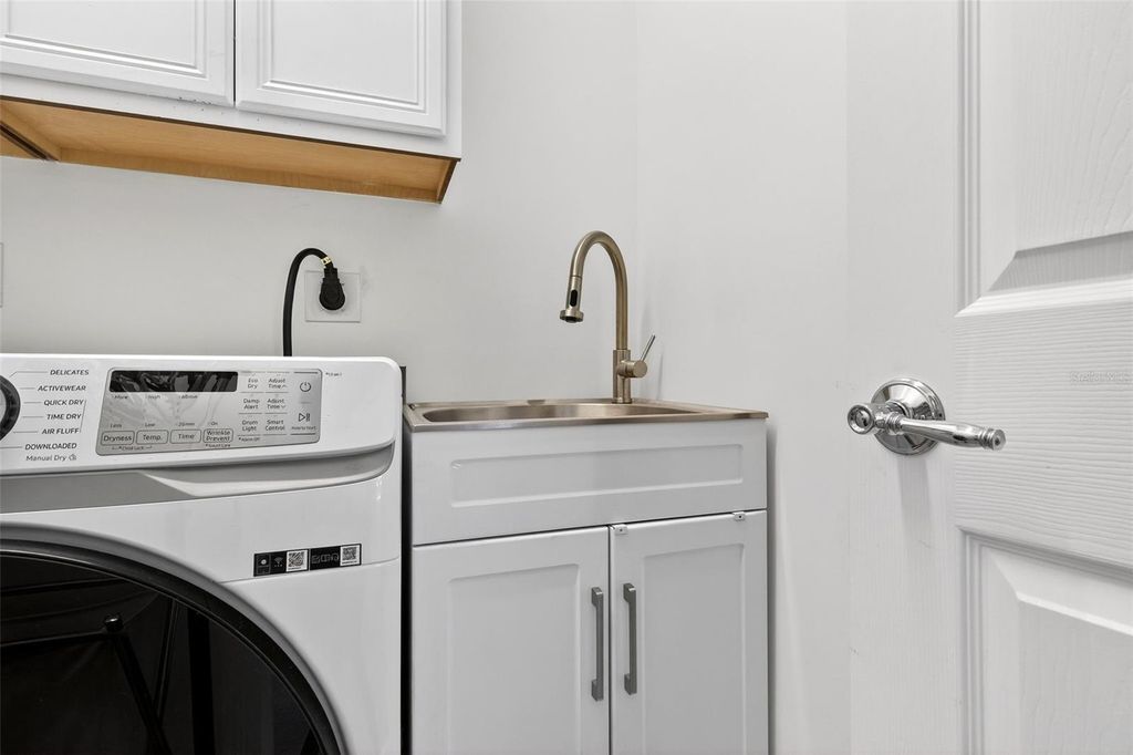 Image 49 of property listing at 11963 JAMES BAY DRIVE, Orlando, FL 32827